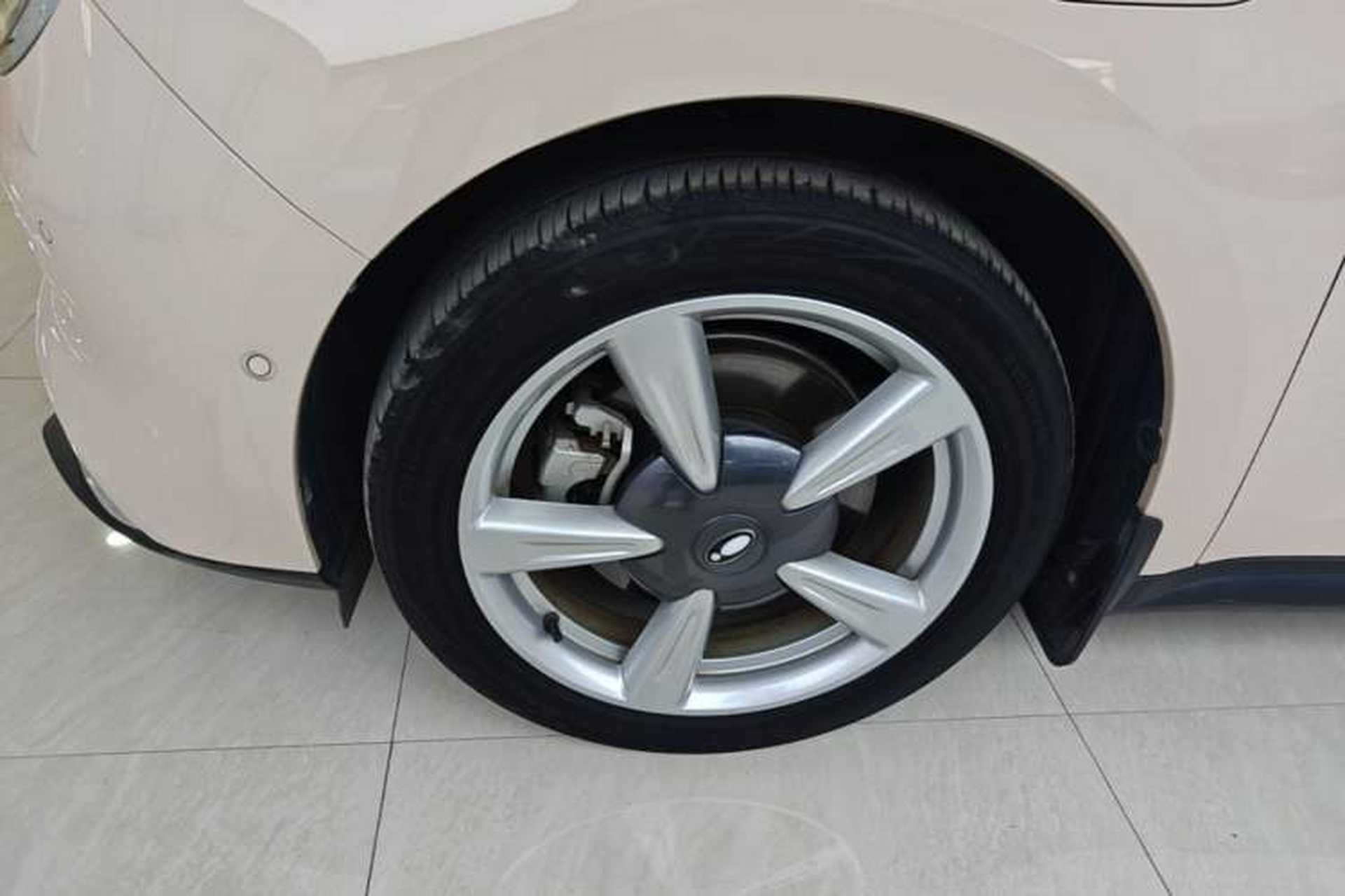 Used ORA Good Cat 2021 400km Standard Range Athena Edition Lithium-Ion Battery Left Front Wheel Hub
