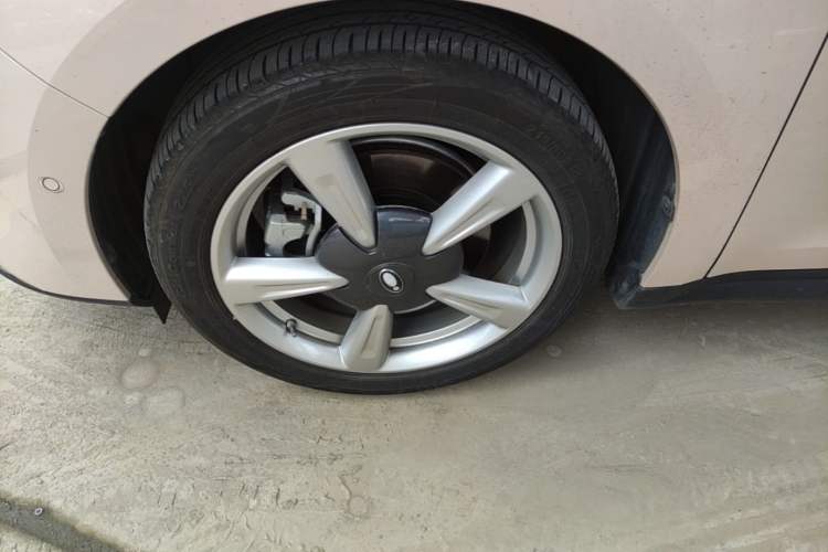 Used ORA Good Cat 2021 400km Standard Range Athena Edition Lithium Iron Phosphate Left Front Wheel Hub