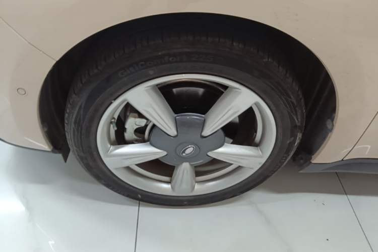 Used ORA Good Cat 2021 400km Standard Range Athena Edition Lithium Iron Phosphate Left Front Wheel Hub