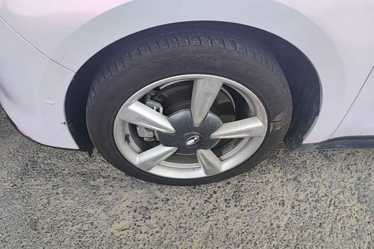 Used ORA Good Cat 2021 400km Standard Range Athena Edition Lithium Iron Phosphate Left Front Wheel Hub