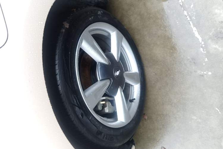 Used ORA Good Cat 2021 400km Standard Range Athena Edition Lithium-Ion Battery Left Front Wheel Hub