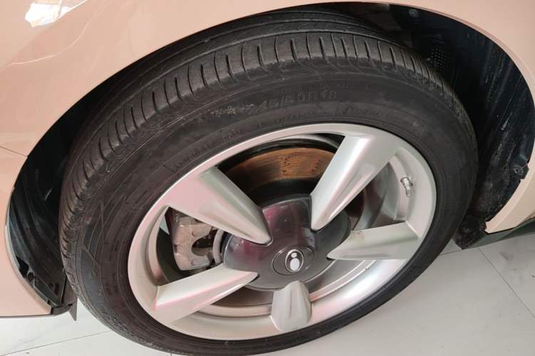 Used ORA Good Cat 2021 400km Standard Range Athena Edition Lithium Iron Phosphate Left Front Wheel Hub