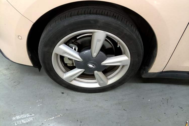 Used ORA Good Cat 2021 400km Standard Range Athena Edition Lithium-Ion Battery Left Front Wheel Hub