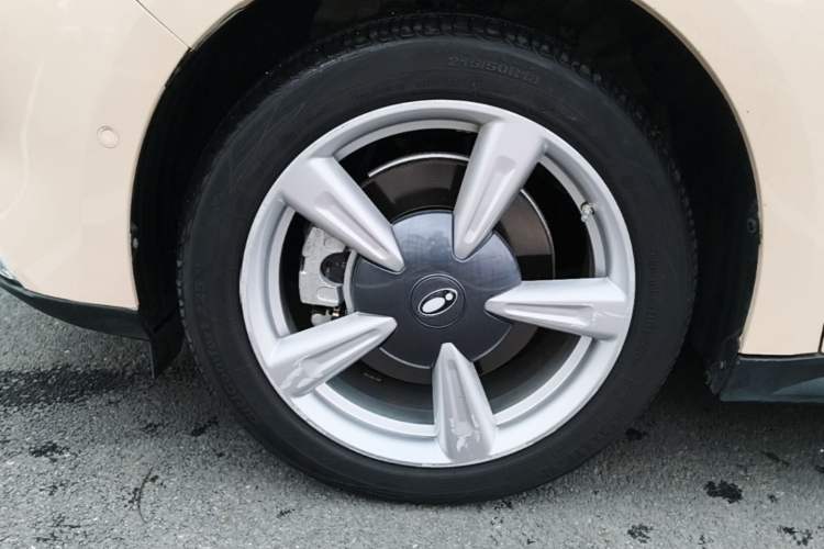 Used ORA Good Cat 2021 400km Standard Range Athena Edition Lithium Iron Phosphate Left Front Wheel Hub
