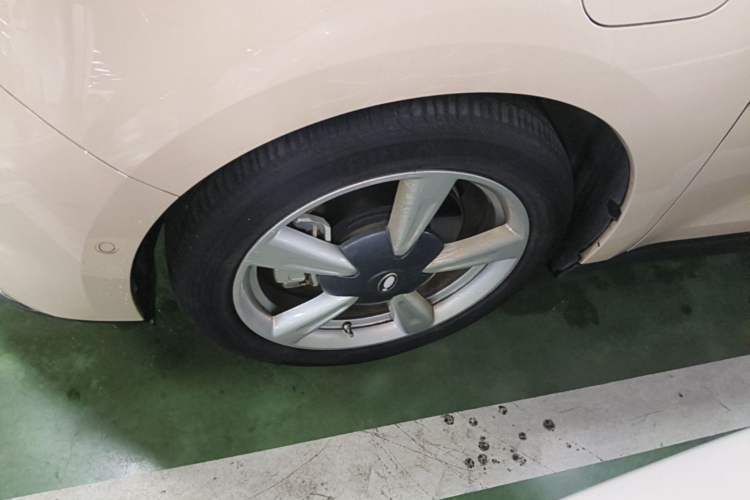 Used ORA Good Cat 2021 400km Standard Range Athena Edition Lithium Iron Phosphate Left Front Wheel Hub