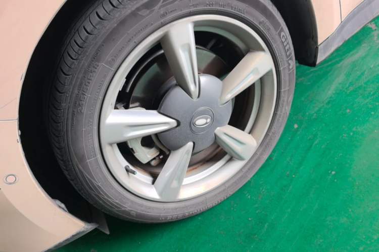 Used ORA Good Cat 2021 400km Standard Range Athena Edition Lithium-Ion Battery Left Front Wheel Hub