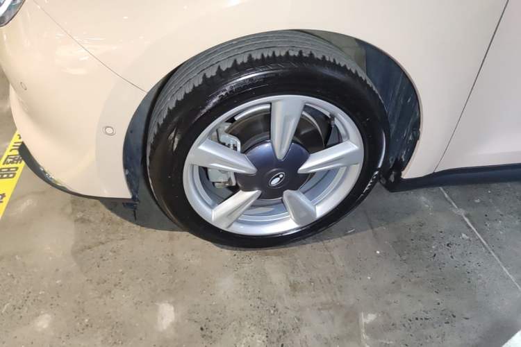 Used ORA Good Cat 2021 400km Standard Range Athena Edition Lithium-Ion Battery Left Front Wheel Hub