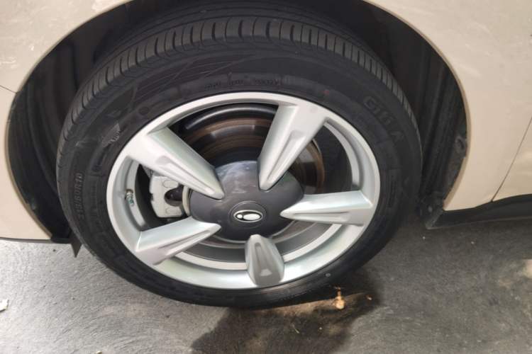 Used ORA Good Cat 2021 400km Standard Range Athena Edition Lithium-Ion Battery Left Front Wheel Hub