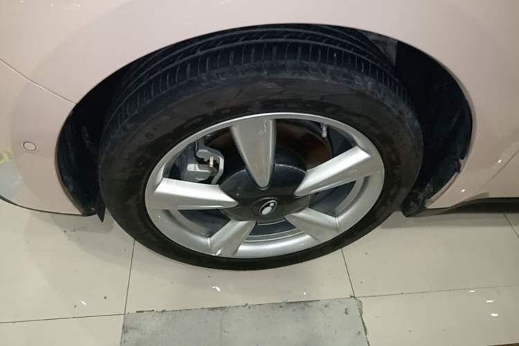 Used ORA Good Cat 2021 400km Standard Range Athena Edition Lithium-Ion Battery Left Front Wheel Hub
