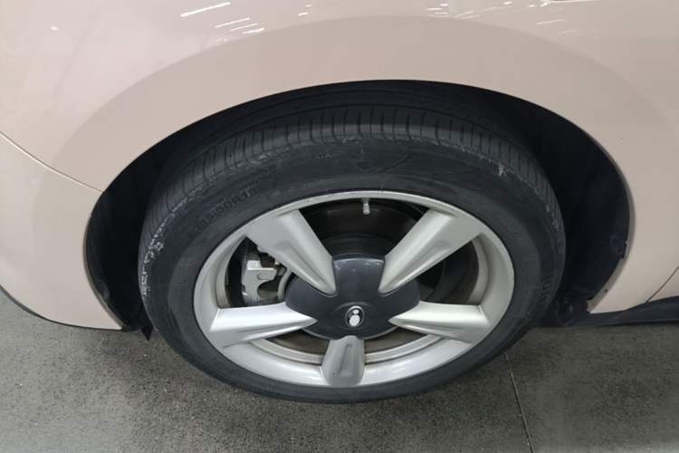 Used ORA Good Cat 2021 400km Standard Range Venus Edition Lithium-Ion Battery Left Front Wheel Hub