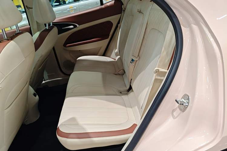 Used ORA Good Cat 2021 500km Long-Range Poseidon Edition Lithium-Ion Battery Left Rear Seat