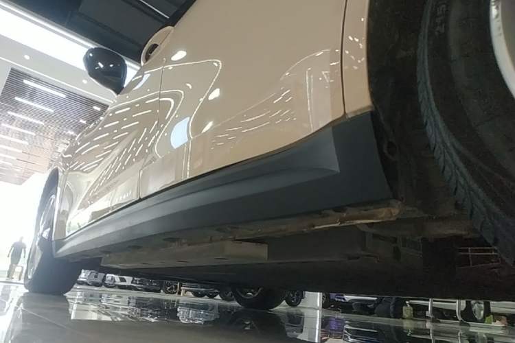 Used ORA Good Cat 2021 400km Standard Range Venus Edition Lithium Iron Phosphate Left Side Sill