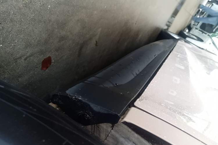 Used ORA Good Cat 2021 400km Standard Range Athena Edition Lithium-Ion Battery Left Side Sill