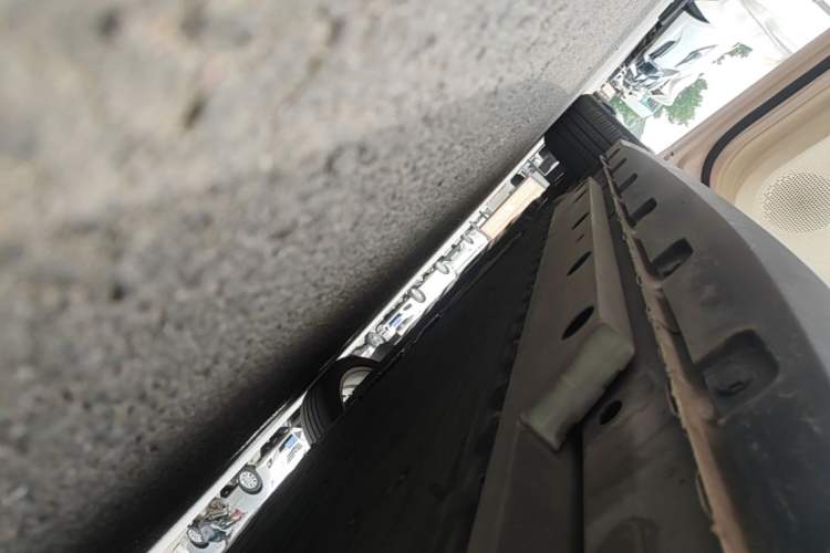 Used ORA Good Cat 2021 400km Standard Range Venus Edition Lithium Iron Phosphate Left Side Sill