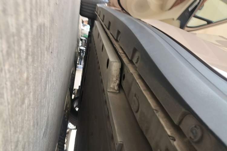 Used ORA Good Cat 2021 400km Standard Range Venus Edition Lithium Iron Phosphate Left Side Sill