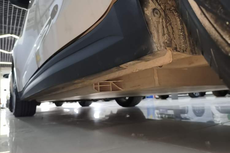 Used ORA Good Cat 2021 400km Standard Range Athena Edition Lithium-Ion Battery Left Side Sill