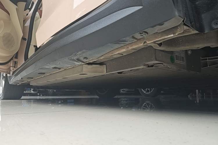 Used ORA Good Cat 2021 400km Standard Range Venus Edition Lithium Iron Phosphate Left Side Sill