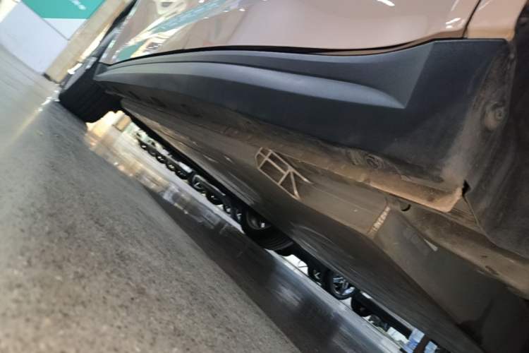 Used ORA Good Cat 2021 400km Standard Range Venus Edition Lithium-Ion Battery Left Side Sill