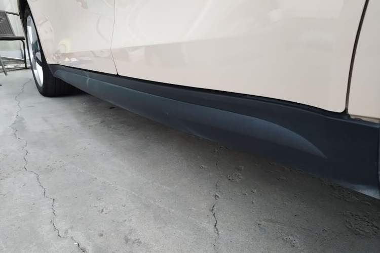 Used ORA Good Cat 2021 500km Long-Range Poseidon Edition Lithium-Ion Battery Left Side Sill