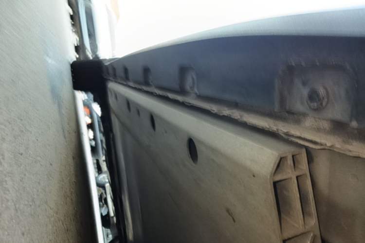 Used ORA Good Cat 2021 400km Standard Range Venus Edition Lithium-Ion Battery Left Side Sill