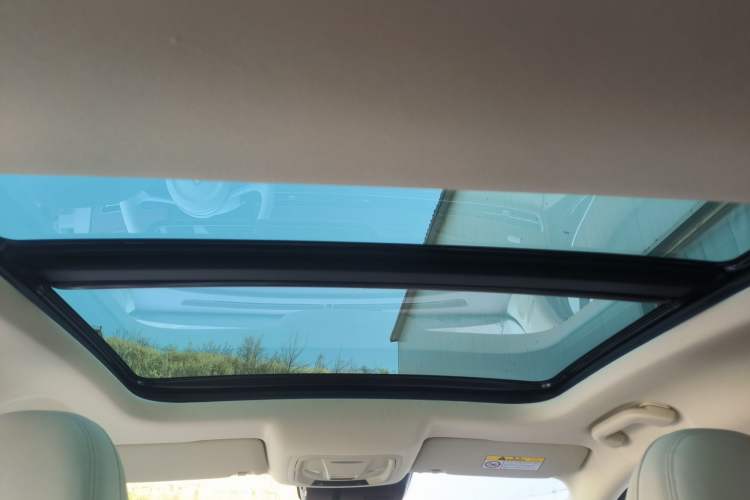 Used ORA Good Cat 2021 400km Standard Range Venus Edition Lithium-Ion Battery Interior 7