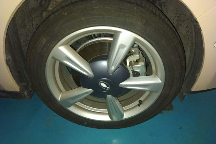Used ORA Good Cat 2021 400km Standard Range Athena Edition Lithium Iron Phosphate Right Front Wheel Hub