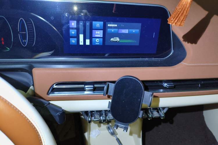 Used ORA Good Cat 2021 400km Standard Range Venus Edition Lithium-Ion Battery Audio And AC Panel