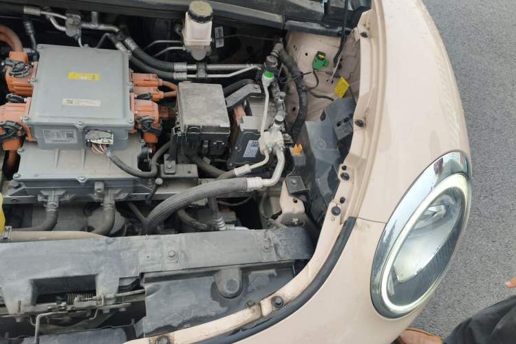 Used ORA Good Cat 2021 400km Standard Range Venus Edition Lithium-Ion Battery Engine Bay Left