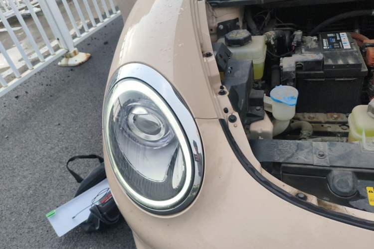 Used ORA Good Cat 2021 400km Standard Range Venus Edition Lithium-Ion Battery Right Front Headlight