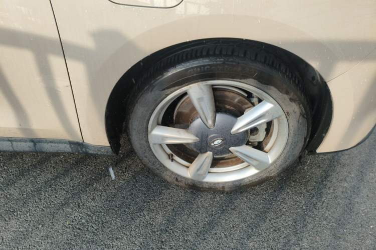 Used ORA Good Cat 2021 400km Standard Range Venus Edition Lithium-Ion Battery Right Front Wheel Hub