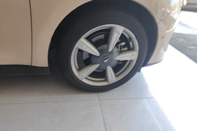 Used ORA Good Cat 2021 400km Standard Range Athena Edition Lithium Iron Phosphate Right Front Wheel Hub