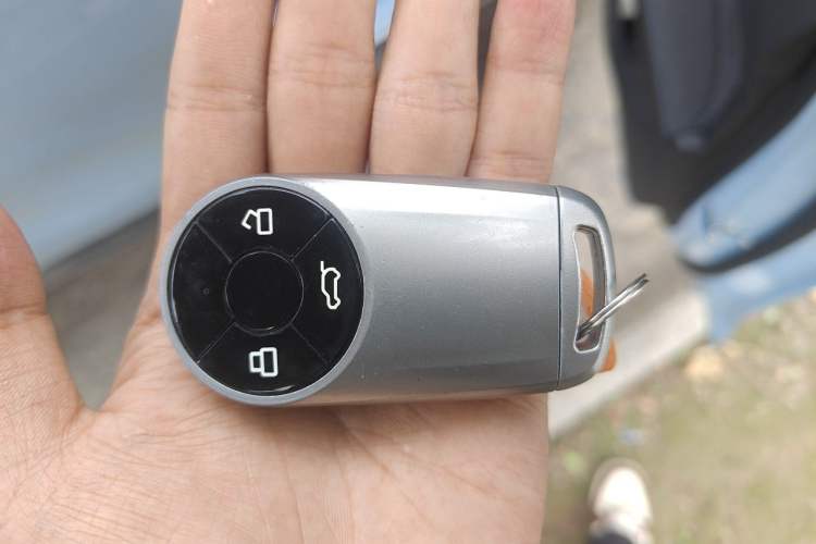 Used ORA Good Cat 2021 500km Long-Range Poseidon Edition Lithium-Ion Battery Vehicle Key