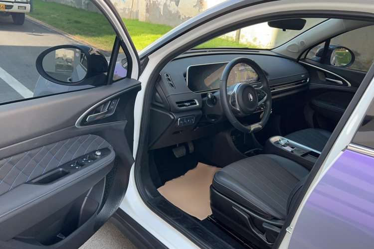 Used ORA Good Cat 2021 400km Standard Range Venus Edition Lithium-Ion Battery Interior 2
