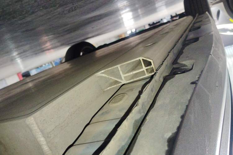 Used ORA Good Cat 2021 400km Standard Range Athena Edition Lithium-Ion Battery Left Side Sill