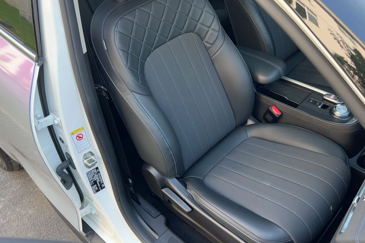 Used ORA Good Cat 2021 400km Standard Range Venus Edition Lithium-Ion Battery Right Front Seat
