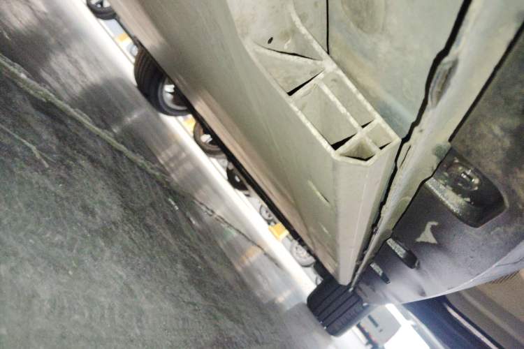 Used ORA Good Cat 2021 400km Standard Range Athena Edition Lithium-Ion Battery Right Side Sill