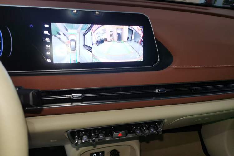 Used ORA Good Cat 2021 500km Long-Range Poseidon Edition Lithium-Ion Battery Audio And AC Panel