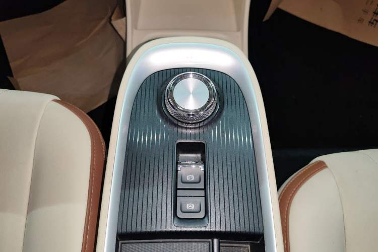 Used ORA Good Cat 2021 400km Standard Range Athena Edition Lithium-Ion Battery Gear Lever