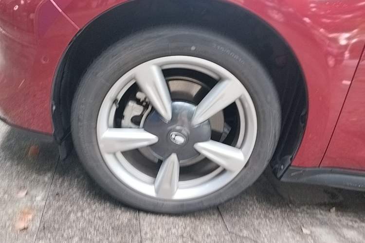 Used ORA Good Cat 2021 400km Standard Range Athena Edition Lithium-Ion Battery Left Front Wheel Hub