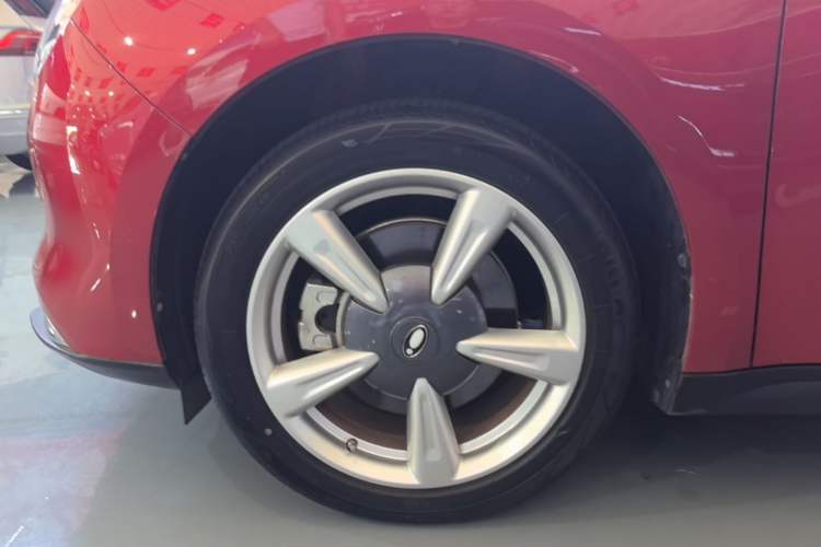Used ORA Good Cat 2021 400km Standard Range Venus Edition Lithium-Ion Battery Left Front Wheel Hub