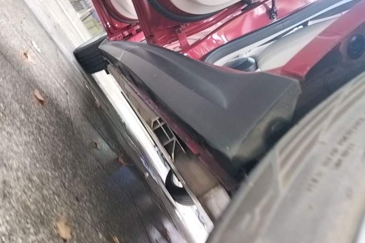 Used ORA Good Cat 2021 400km Standard Range Athena Edition Lithium-Ion Battery Left Side Sill
