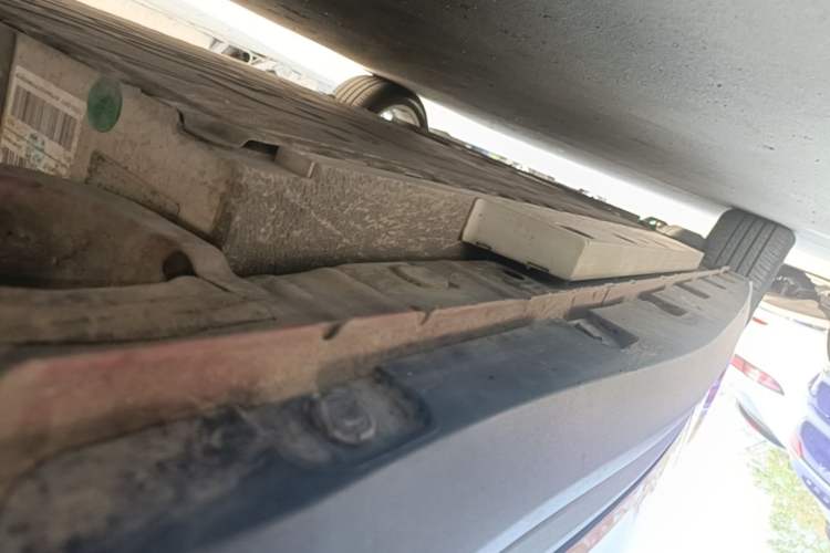 Used ORA Good Cat 2021 400km Standard Range Venus Edition Lithium Iron Phosphate Left Side Sill