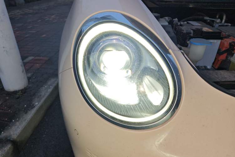 Used ORA Good Cat 2021 400km Standard Range Athena Edition Lithium-Ion Battery Right Front Headlight