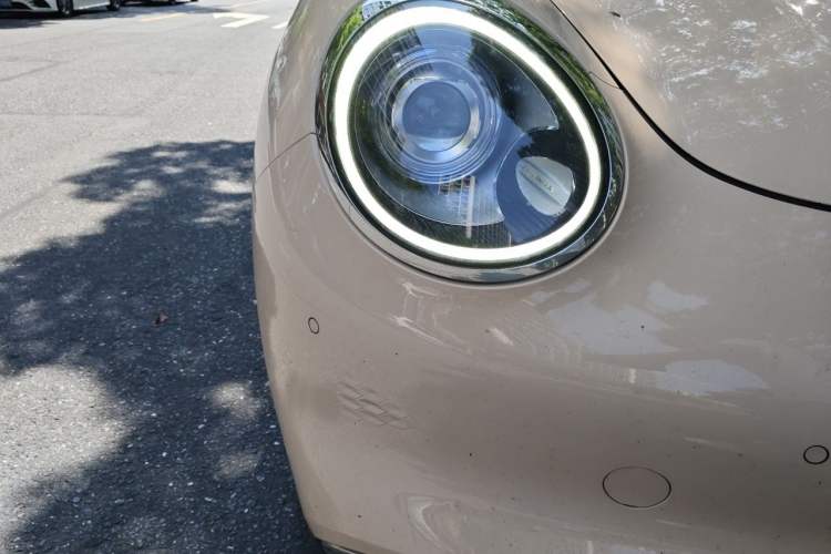 Used ORA Good Cat 2021 400km Standard Range Athena Edition Lithium Iron Phosphate Right Front Headlight