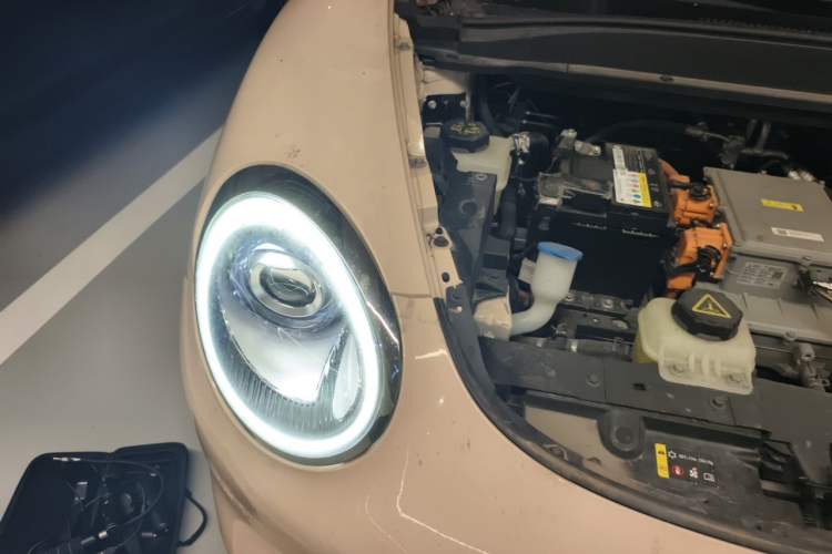 Used ORA Good Cat 2021 400km Standard Range Muse Edition Lithium-Ion Battery Right Front Headlight