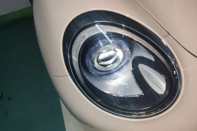 Used ORA Good Cat 2021 400km Standard Range Athena Edition Lithium Iron Phosphate Right Front Headlight