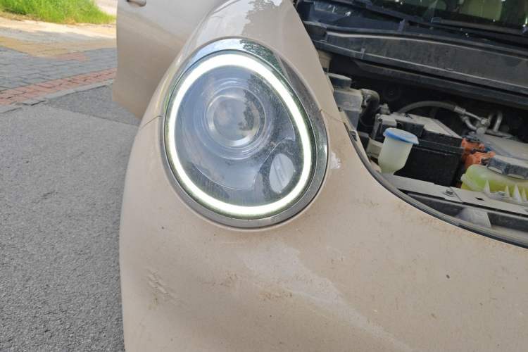 Used ORA Good Cat 2021 400km Standard Range Venus Edition Lithium-Ion Battery Right Front Headlight