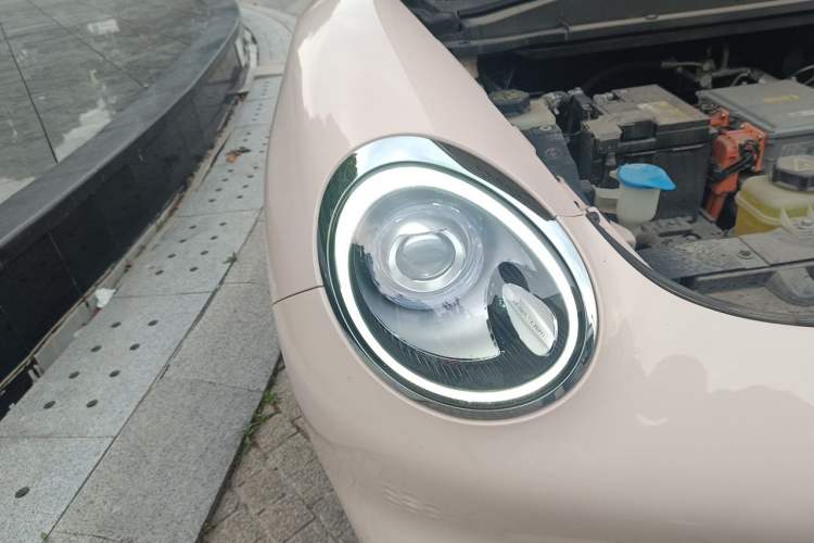 Used ORA Good Cat 2021 400km Standard Range Venus Edition Lithium-Ion Battery Right Front Headlight