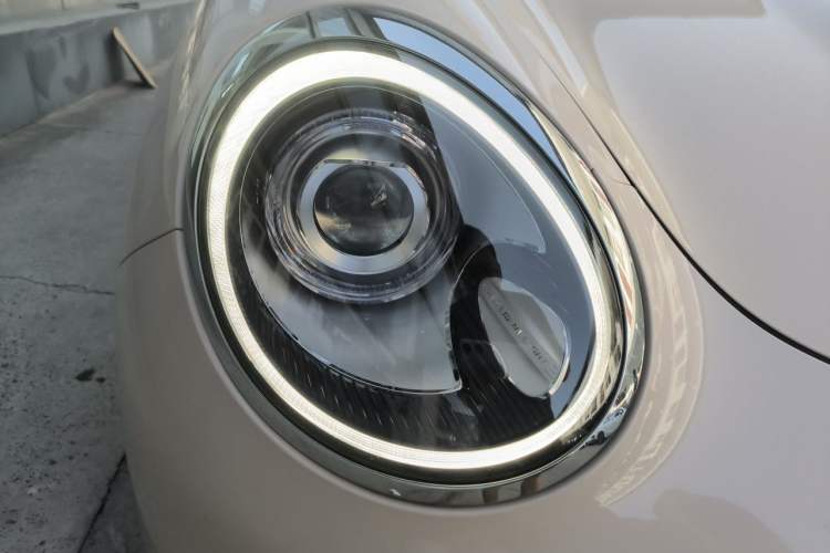 Used ORA Good Cat 2021 400km Standard Range Athena Edition Lithium-Ion Battery Right Front Headlight