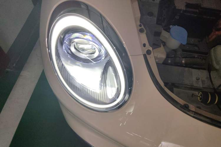 Used ORA Good Cat 2021 500km Long-Range Poseidon Edition Lithium-Ion Battery Right Front Headlight